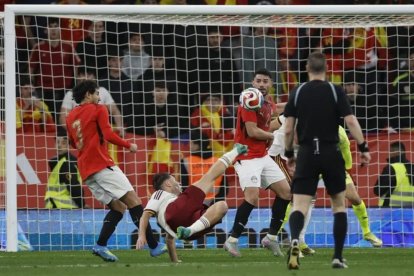 El partido amistoso había generado gran expectativa por disputarse en Barcelona.