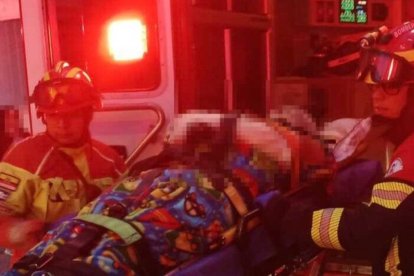 El joven terminó con quemaduras de tercer grado. Se recupera en un hospital.