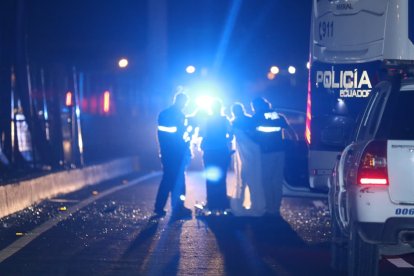 Triple crimen en la vía Perimetral, en Guayaquil, este 1 de abril.