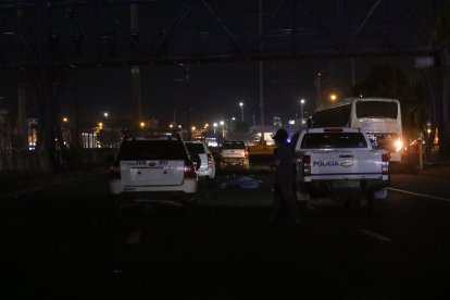 Las unidades de Criminalística y Medicina Legal levantaron los indicios balísticos y los cadáveres.