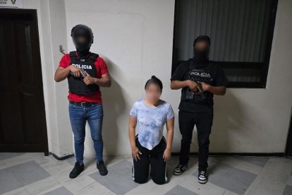 Los sospechosos, un hombre y una mujer, fueron capturados tras un operativo entre Tungurahua y Santo Domingo.