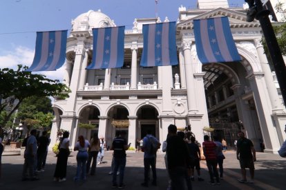Exteriores del Municipio de Guayaquil, este 2 de abril.