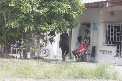 Autoridades realizan pesquisas tras ataques armados en las calles de Portete, en Guayaquil.
