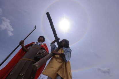 Fieles recorren las calles de La Unión en la tradicional procesión de Viernes Santo, combinando fe, cultura e historia.