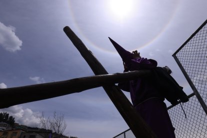 Un halo solar acompañó la procesión que se hizo en el sur de la capital.