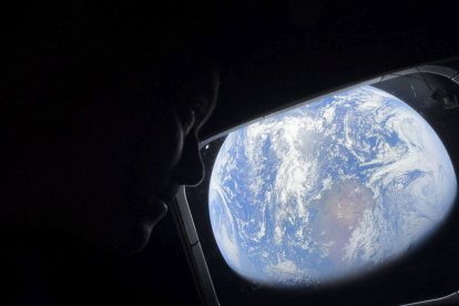 Tras el despegue, el cohete llevaba un anillo que debía liberar cuatro pequeños satélites