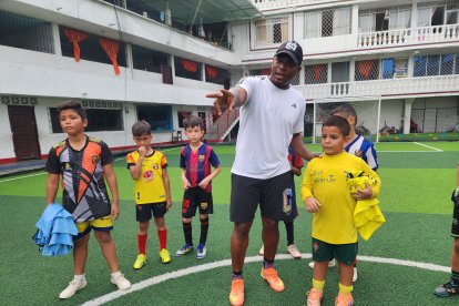 Armando Wila (foto) aporta ritmo y alegría en cada práctica diaria mientras David Valencia enseña técnica y disciplina.