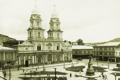 Así lucía la plaza San Francisco décadas atrás.