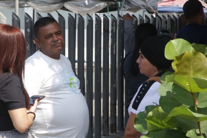 Héctor Guerrero, hermano, tío y cuñado de las víctimas, relata con tristeza el accidente.