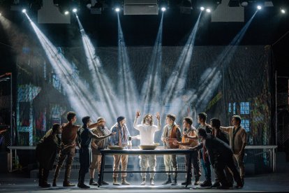 Más de 30 integrantes de la familia son parte del elenco.