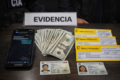 El sujeto supuestamente solía pedir dinero para realizar trámites.