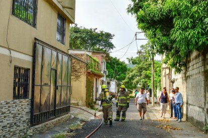 La calma retornó al sector tras el control total del siniestro por parte de las brigadas del Cuerpo de Bomberos.