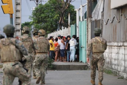 El sitio del ataque fue intervenido por uniformados tras la emergencia.