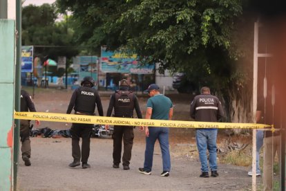 La Policía Nacional cercó el lugar donde ocurrió el atentado.
