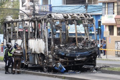 El bus se pasó un semáforo en rojo, como revelaron imágenes captadas por cámaras.