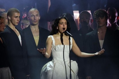 La canción 'Can't take my eyes off you' es el climax de la gira Lux de Rosalía.