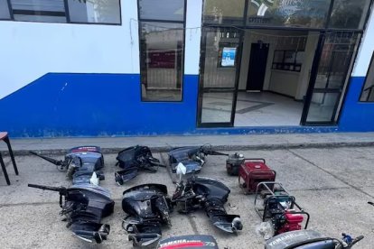 Los motores fuera de borda robados y recuperados en el operativo en la zona costera.