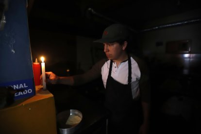 Los ciudadanos ya reportaron apagones durante el feriado.