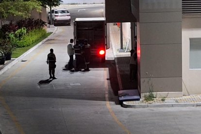 Los cadáveres de padre e hijo fueron levantados del Hospital Rodríguez Zambrano y trasladados al Centro Forense de Manta