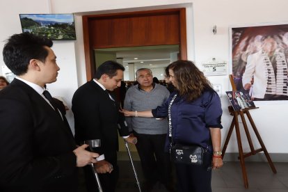 Momentos de solidaridad y apoyo marcan la despedida en la sala de velación.