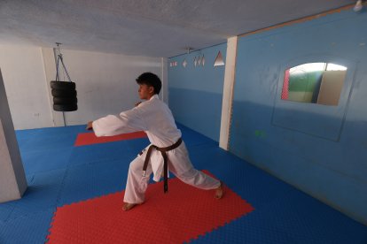 Por iniciativa de la comunidad, se ha instalado un espacio para cursos de karate.