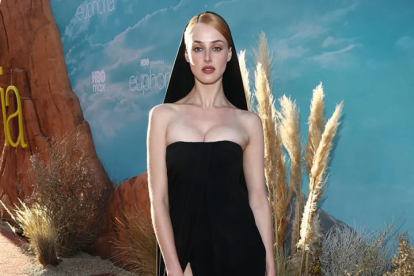 Anna Van Patten en la alfombra roja de 'Euphoria 3'