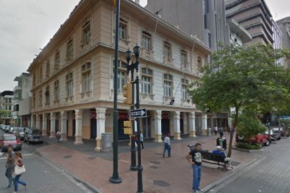 Así se veía la Casa Tola en 2015, antes del terremoto de 2016 que la dejó frágil y vulnerable. Esa inestabilidad terminó por desatar su derrumbe parcial en 2022.