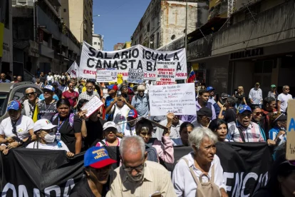 La mandataria anunció la creación de una comisión para el diálogo laboral