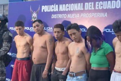 Entre los detenidos constan hombres y mujeres.