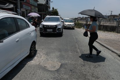 En Las Orquídeas y Los Vergeles, están expuestos a huecos.