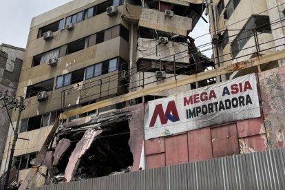 El edificio Multicomercio quedó inhabitable tras el incendio del 11 de febrero, que se prolongó por más de 24 horas.