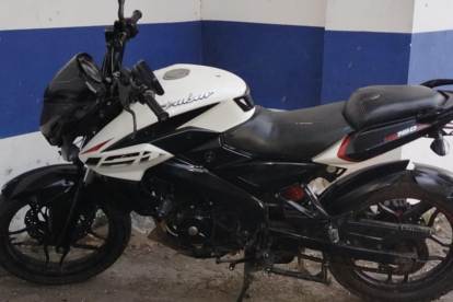 Moto incautada en operativo.