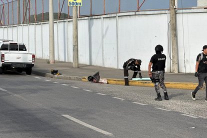 Los restos humanos fueron dejados en plena vía pública.