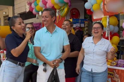 Anchundia recibió el respaldo de algunas de las comerciantes en las inmediaciones del edificio Multicomercio.