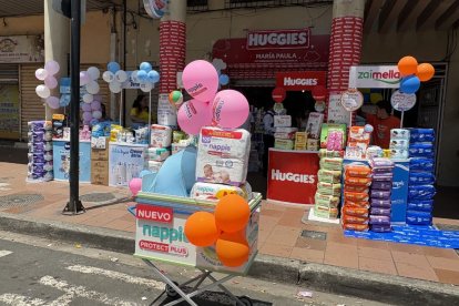 Locales realizaron activación de marcas para atraer clientela.