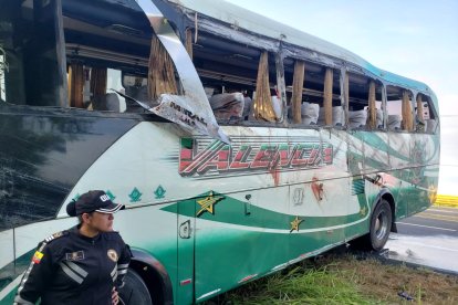Así terminó el bus de la cooperativa Valencia que se accidentó la madrugada de este domingo