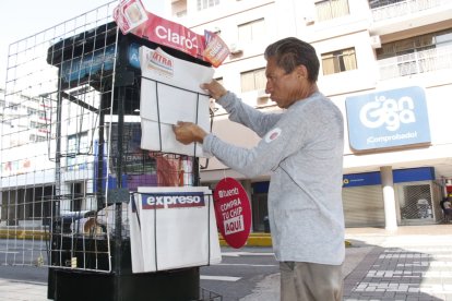 La portada en blanco de EXTRA, bien acogida entre distribuidores y lectores.