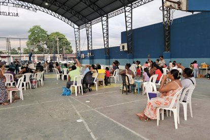 Con bingos, los vecinos les están ayudando a financiar un terreno, pero aún les falta mucho.