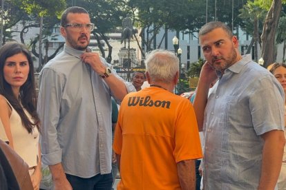 Antonio y Xavier Álvarez asistieron juntos, acompañados de sus parejas.