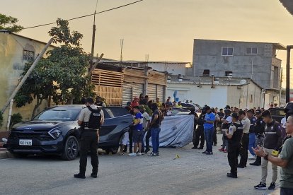 Los cuerpos quedaron tendidos en la calle ante el asombro de los residentes