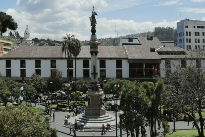 Aunque faltan meses para las elecciones, nuevos candidatos ya entran en escena y elevan la tensión política en Quito