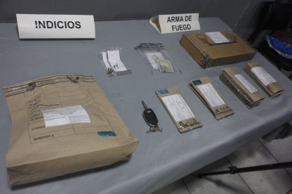 Evidencias incautadas a los menores aprehendidos tras el operativo en el sur de Guayaquil.