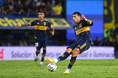 Leandro Paredes, volante argentino y figura xeneize.