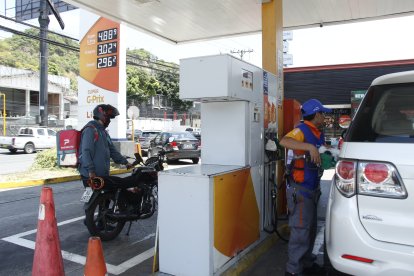 La Ecuarunari señaló que la subida de la gasolina genera impactos directos en la economía popular y campesina.