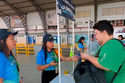 Usuarios de la Metrovía de Guayaquil podrán pagar sus pasajes con la nueva tarjeta Guayaca Financiera.