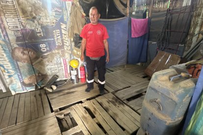 En Jama, por ejemplo, los bomberos adecuaron un sitio con pisos de madera viejos.