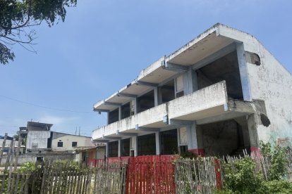 Las paredes de escuelas fueron un tanto refaccionadas tras el sismo.