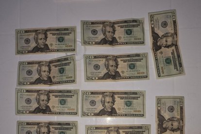 Entre las evidencias se recabó dinero en efectivo.
