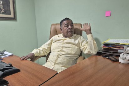 Celso González Castillo alerta que pacientes crónicos enfrentan graves dificultades para acceder a atención.