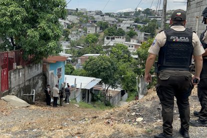 La víctima quedó boca arriba tras recibir varios impactos de bala.